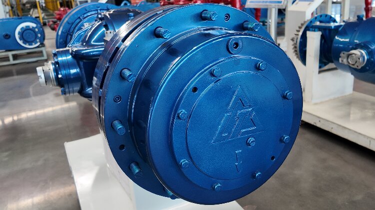 Drive axle of an underground loading and unloading machine 3 m³