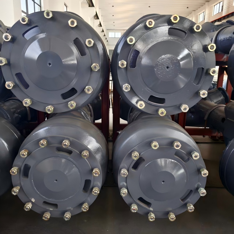 Middle-rear driving axle of a grader
