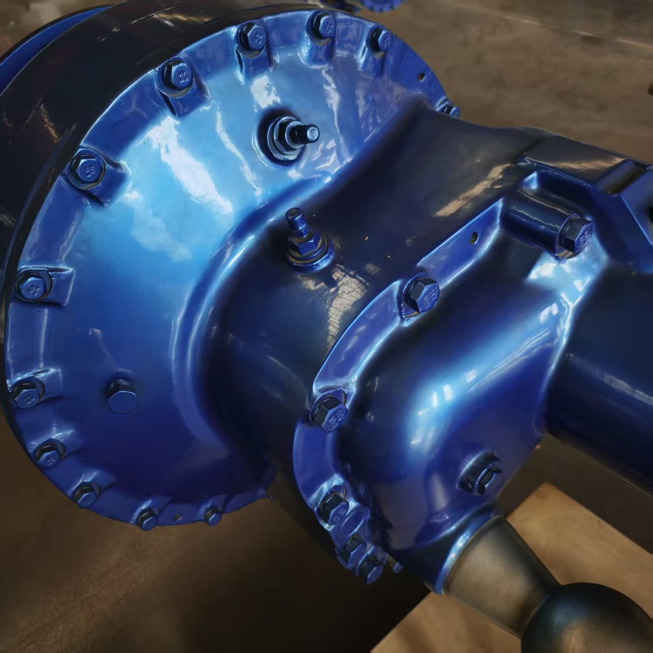 Middle-rear driving axle of a grader
