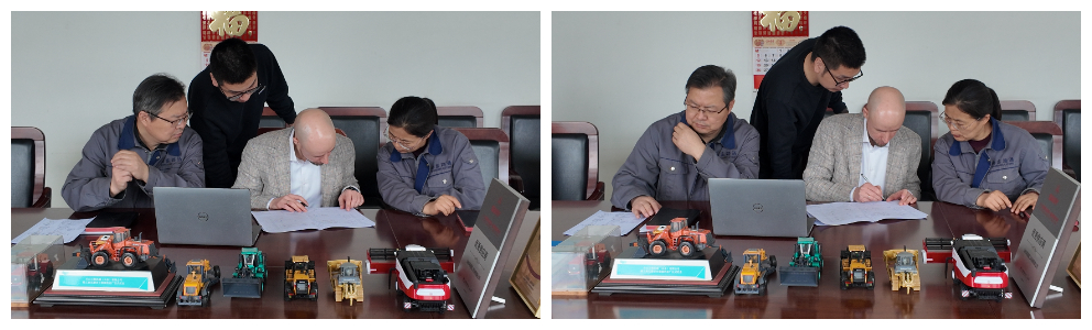 Russian customers visited our factory to personally inspect and evaluate the strength of the excavator loader bridge.